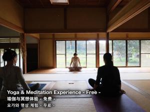 two women sitting in a meditation experience fire at SUNAORetreat奥白浜 in Minamiboso +129 photos