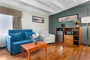a living room with a blue couch and a table at Quality Inn & Suites Kansas City - Independence I-70 East in Independence