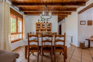 a dining room with a table and chairs at Casa Rural Cortijo Celdran in Vélez-Rubio
