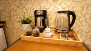 a wooden tray with a blender on top of a counter at Bereka Apartment in Mtskheta in Mtskheta