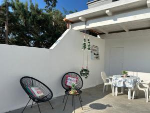 a patio with a table and chairs on a white wall at Casa Adriatik & Marina in Telti