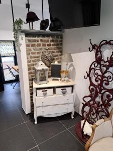 a room with a white dresser with a microwave on it at Le clos d'oli in Wamin