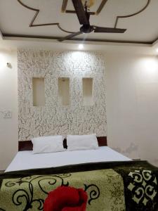 a bedroom with a large bed with a wall at Radha rani sadan in Vrindāvan
