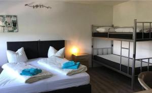 two beds in a room with two bunk beds at Gretel von Birne in Winterberg