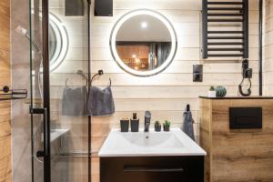 a bathroom with a sink and a mirror at tiny house Eisingen in Eisingen +19 photos