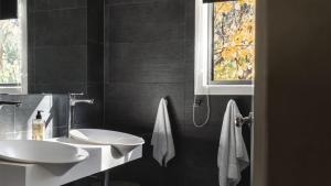 a bathroom with two sinks and a window at Cedar and Stone - Daylesford Region in Glenlyon +34 photos