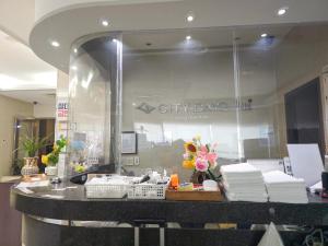 a store front with a large mirror in a store at 글로벌인 동대문 시티데이즈 인 호텔 in Seoul +6 photos