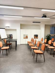 a room with a bunch of chairs and a table at Hotel Parigi 2 & Spa in Dalmine +53 photos