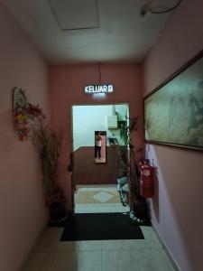 a waiting room with a sign on the wall at hotel hen hen in Kampong Saleng