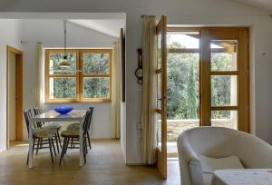 a kitchen and dining room with a table and chairs at Villa Mala Villa in Krnica
