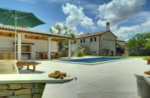 an external view of a house with a swimming pool at Villa Lucy in Barban