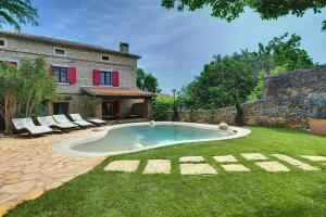 a swimming pool in the yard of a house at Villa BR in Ližnjan