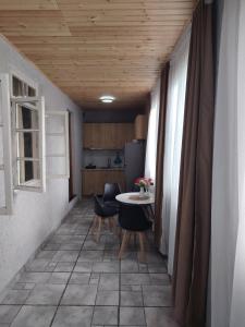 a room with a table and chairs and a kitchen at Sun ray in Ch'ik'unet'i