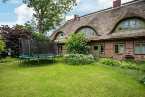a house with a trampoline in the yard at Alte Scheune in Putbus