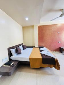 a bedroom with a bed in a room at Sun N Shine in Pune