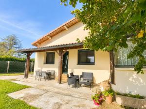 a patio with chairs and a table in front of a house at " Sweet Home " Jardin - 4 ch - Wifi - Thalès in Cugnaux