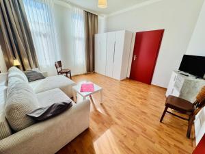 a living room with a couch and a table at Doppelzimmer Zapfhahn, direkt am Alten Strom in Warnemünde