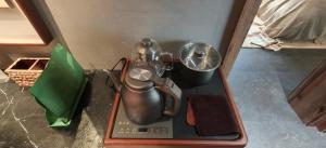 a table with two appliances and a green bag at 忘寂民宿 in Zhangjiajie