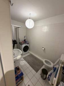 a bathroom with a toilet and a sink at Exklusives Dach-Loft Helles Wohnerlebnis in Elmshorn