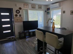 a living room with a table and a television at Cozy Studio Järvenpää in Järvenpää