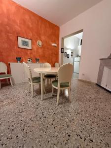 a dining room with a table and chairs at Orange Home in Olbia