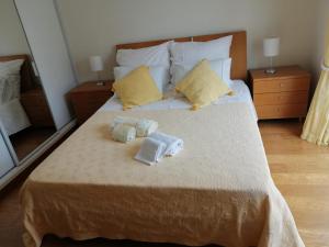 a bedroom with a bed with towels on it at Casa Loureiro - Vista Rio Douro in Resende +53 photos