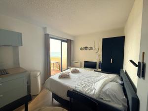 a bedroom with a bed with a view of the ocean at La Mirande in Collioure
