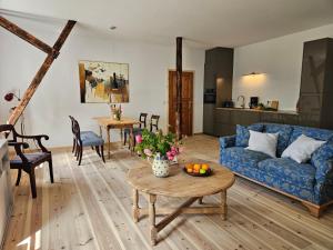 a living room with a blue couch and a table at Kiekutsland in Westerholz
