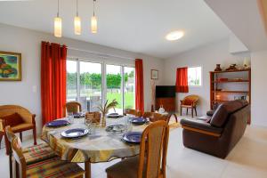 a living room with a dining table and chairs at La Houle in Créances