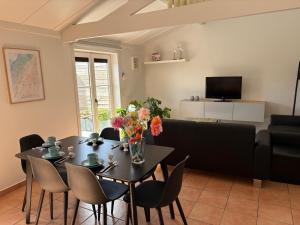 a living room with a table and chairs and a couch at Vakantiehuisje Wenduine in De Haan