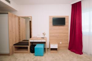 a room with a desk and a tv on a wall at Sobe B&M Livno in Livno