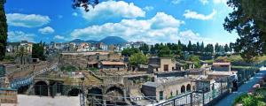 a view of an ancient city with buildings and trees at Villa Cua in Ercolano