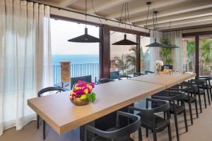 a large dining room with a long table and chairs at Buena Vista in Letojanni