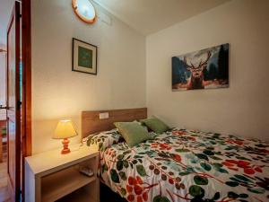 a bedroom with a bed and a deer on the wall at Agradable y rústico, perfecto para parejas - Cuc 7 in Pla de l'Ermita
