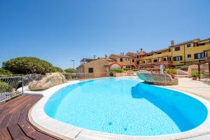 a large swimming pool with blue water at A 104 Puntavilla in La Maddalena