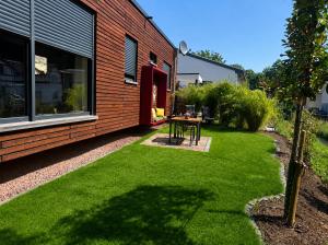 a small yard with a table and a building at Erftlodges L2 in Bad Münstereifel