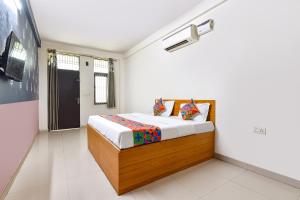 a bedroom with a bed in a room at FabHotel Palak Palace in Jaipur