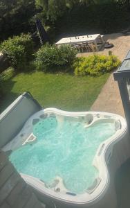 a jacuzziificialificialificialificialificialificialificialificialificialificialificial at Sant Yago in Zuienkerke