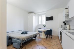 a small room with a bed and a table at I profumi del centro in Prato