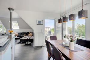 a dining room and living room with a table and chairs at Ferienwohnung Rafaela in Zinnowitz
