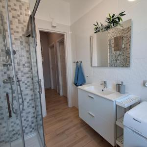 a bathroom with a sink and a shower at Bella Italia in Marina di Strongoli +25 photos