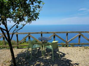 a table and two chairs sitting in front of a fence at Il Borgo Di Campi in Riomaggiore