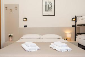 Llit o llits en una habitació de Hotel Galileo 71 fotos més