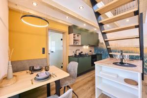 a kitchen and dining room with a wooden table at Wiegehaus Retz in Retz