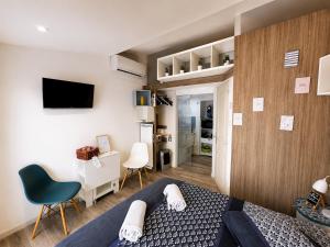 a bedroom with a bed and a desk and a television at Aux Lofts de VERDUN in Verdun-sur-Meuse