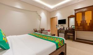 a bedroom with a bed and a living room at Hotel Paras in New Delhi +49 photos