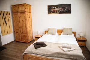 a bedroom with a bed and a dresser with a car on it at Öreg Fűz Apartman in Mosonmagyaróvár