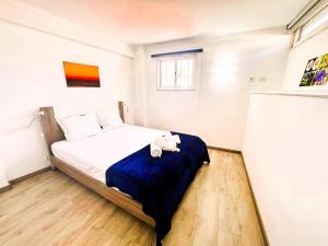 a bedroom with a bed with a stuffed animal on it at Casa do Mar & Sesimbra Center View in Sesimbra