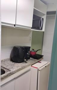 a black pot sitting on a counter in a kitchen at micro 3 in Volta Redonda