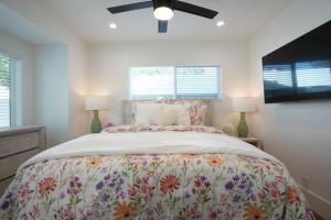 a bedroom with a large bed and two windows at Beautiful Home with 4 bedroom, 2 bathrooms-full amenities in Orange +50 photos